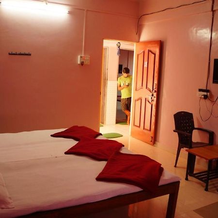 Yash Garden Residency Hotell Ganpatipule Exteriör bild