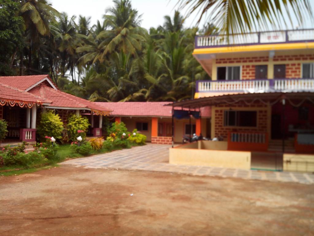 Yash Garden Residency Hotell Ganpatipule Exteriör bild