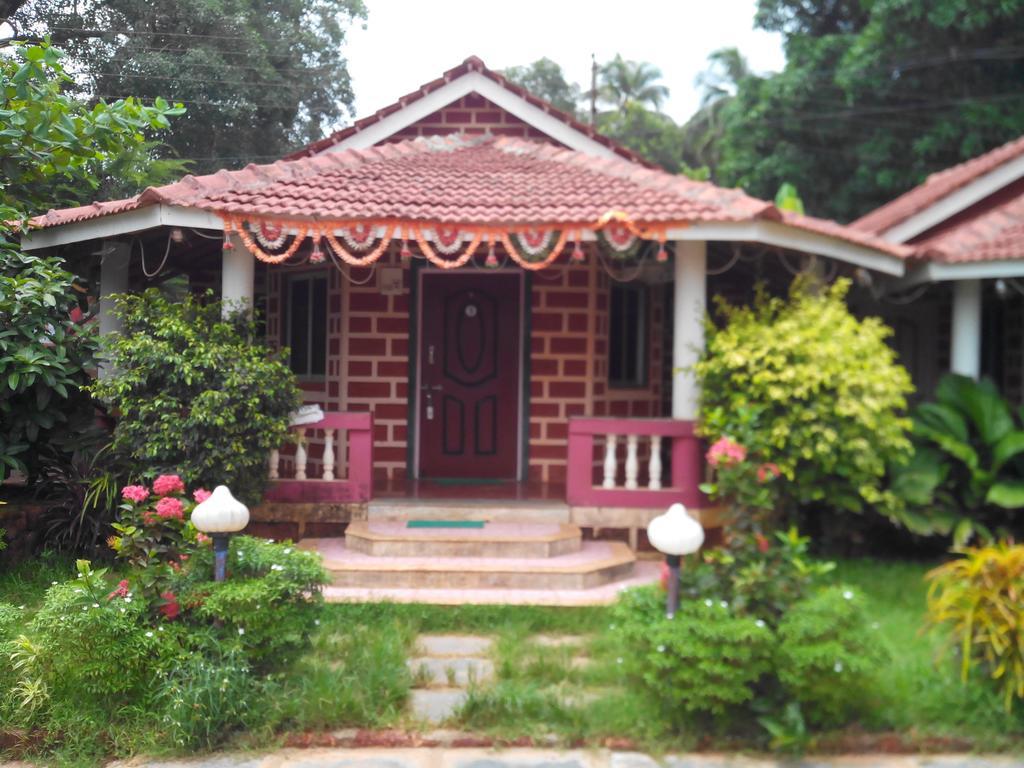 Yash Garden Residency Hotell Ganpatipule Exteriör bild