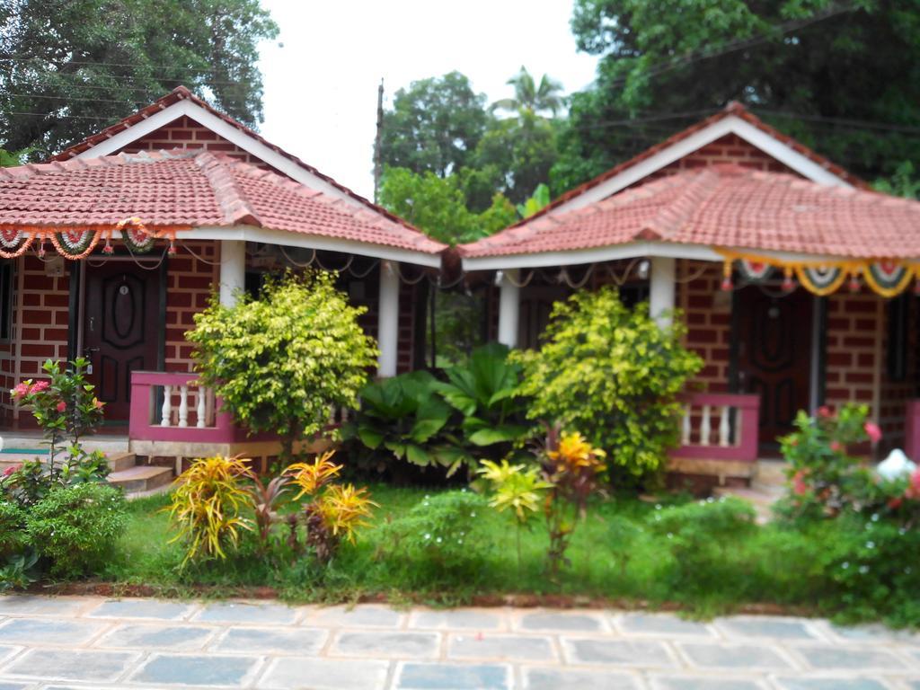Yash Garden Residency Hotell Ganpatipule Exteriör bild