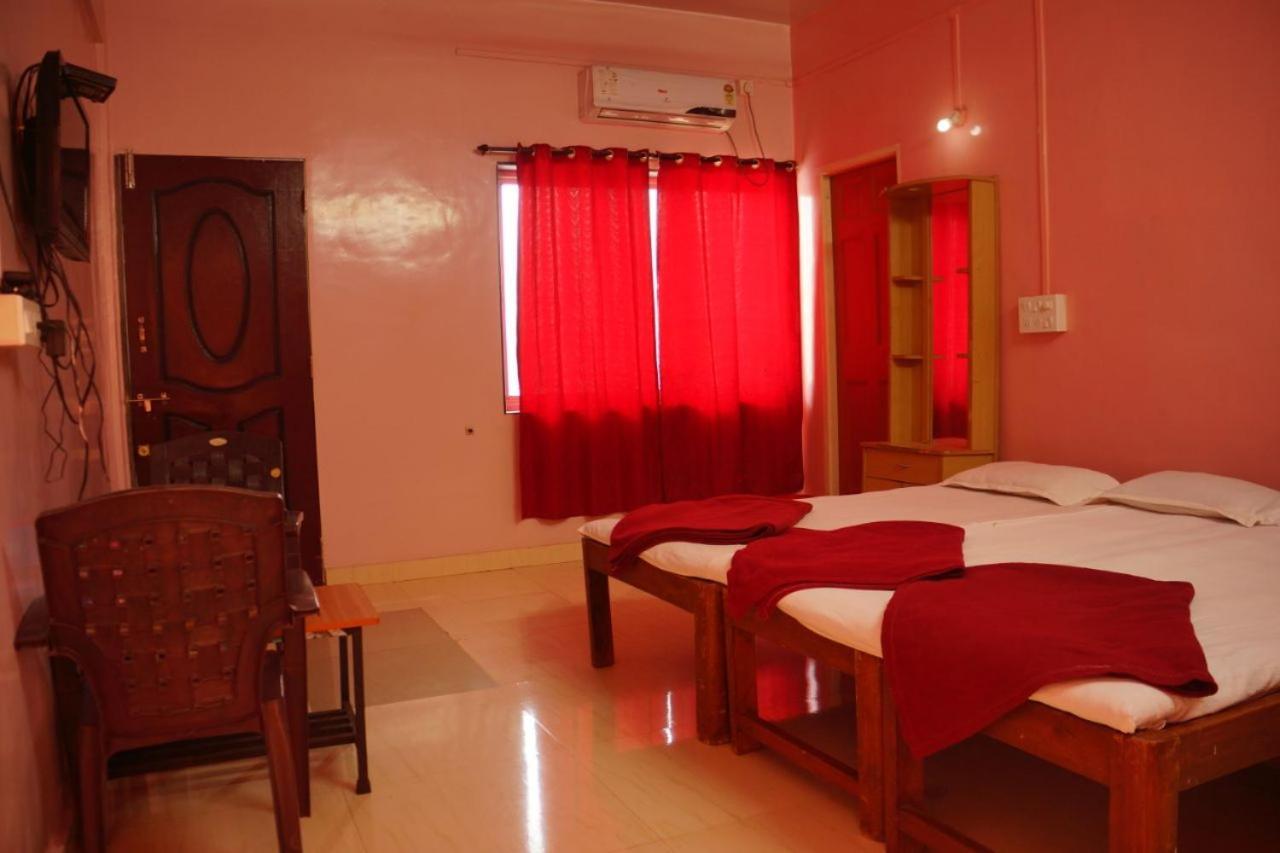 Yash Garden Residency Hotell Ganpatipule Exteriör bild