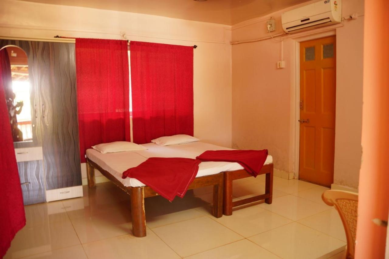 Yash Garden Residency Hotell Ganpatipule Exteriör bild