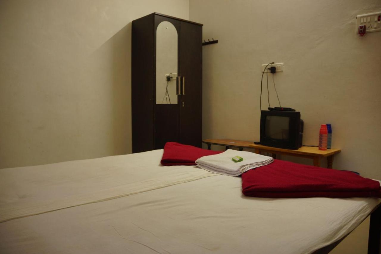 Yash Garden Residency Hotell Ganpatipule Exteriör bild