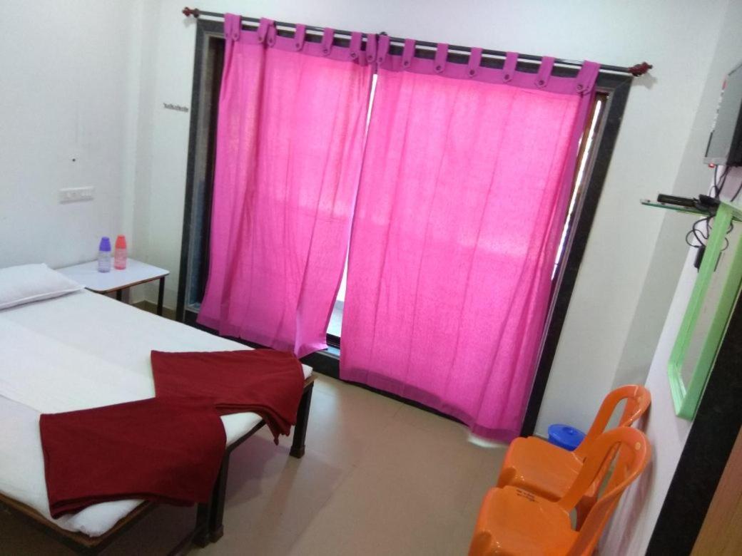 Yash Garden Residency Hotell Ganpatipule Exteriör bild