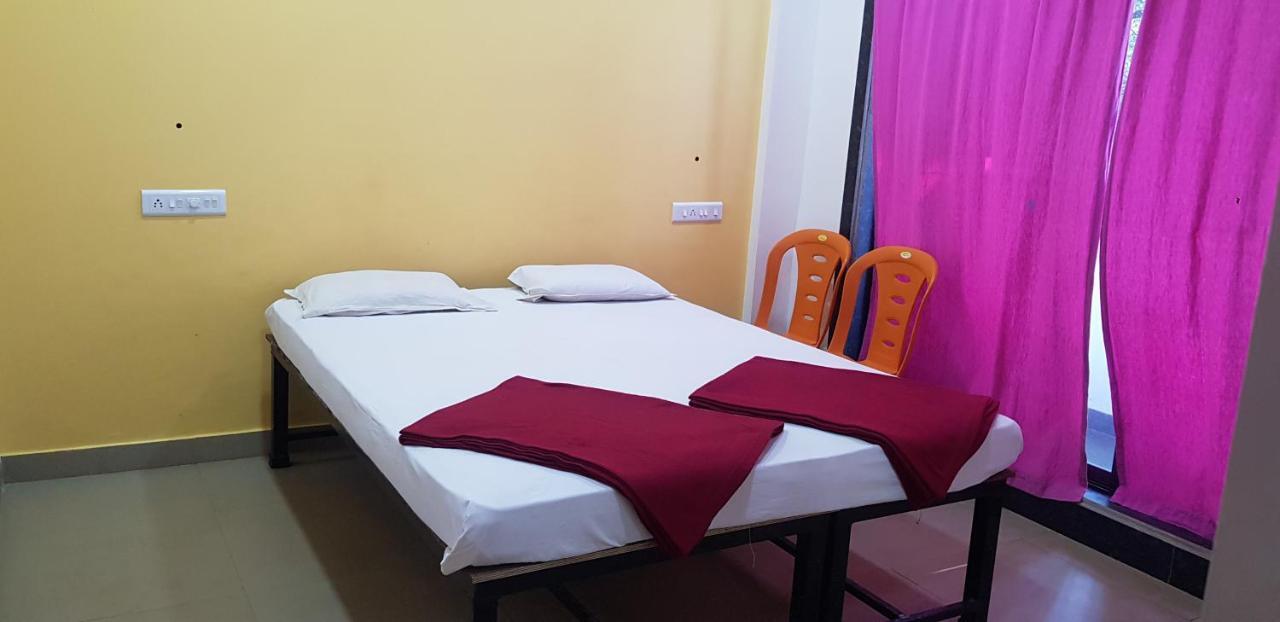 Yash Garden Residency Hotell Ganpatipule Exteriör bild